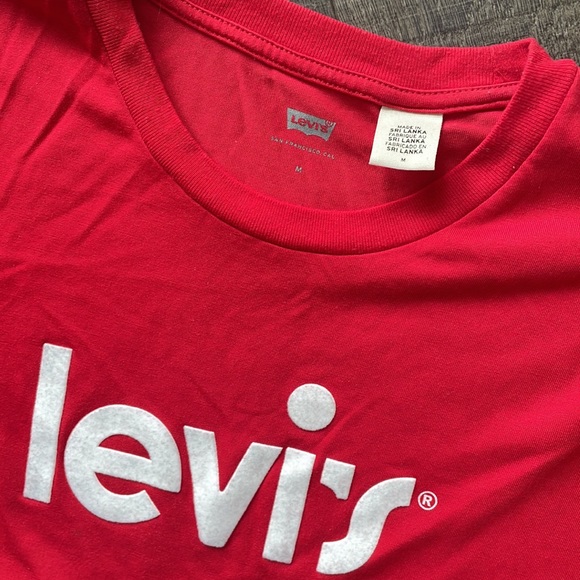 Levi’s red womens tshirt size M - Picture 3 of 4